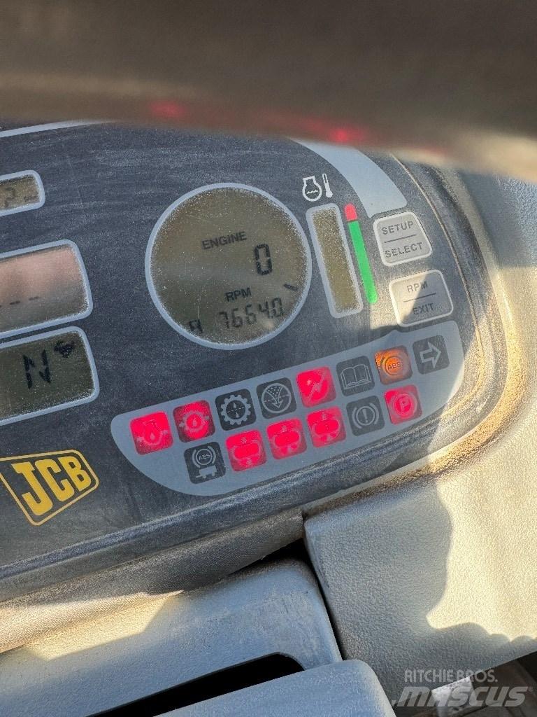 JCB Fastrac 3185 Traktorid