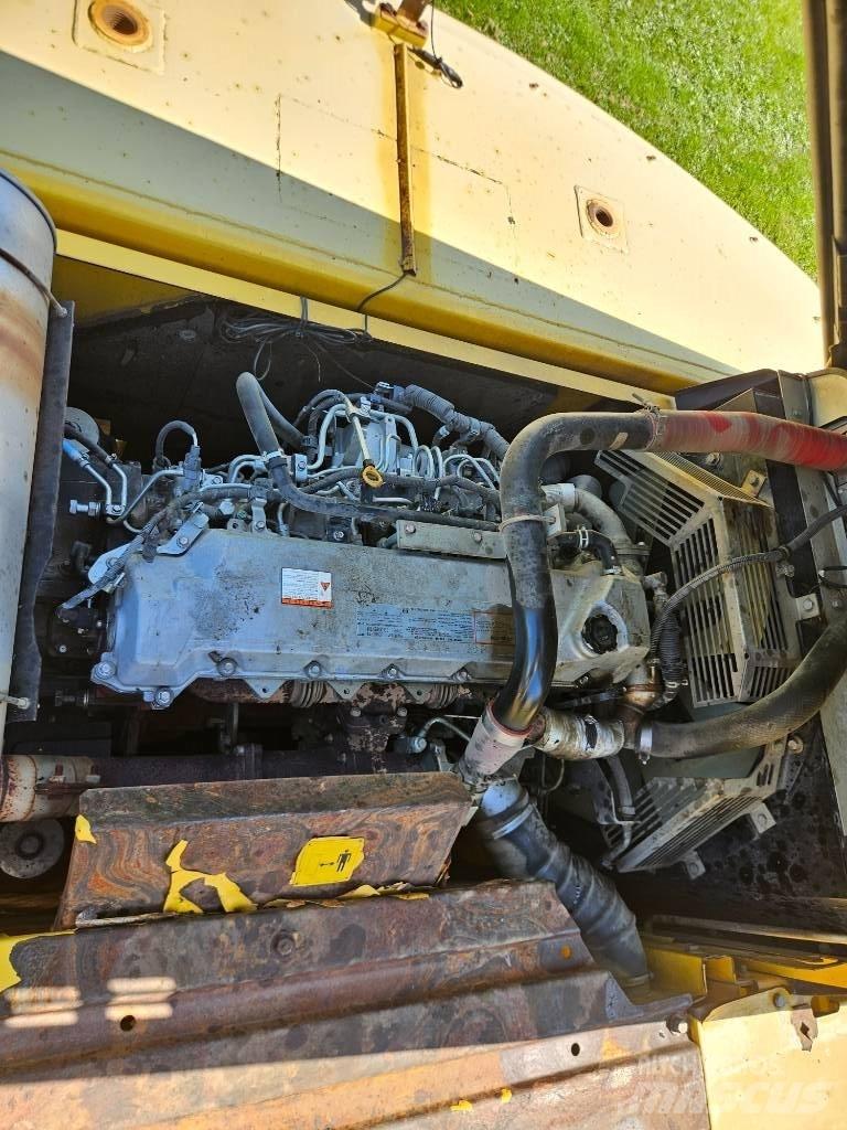 New Holland E 385 B Roomikekskavaatorid