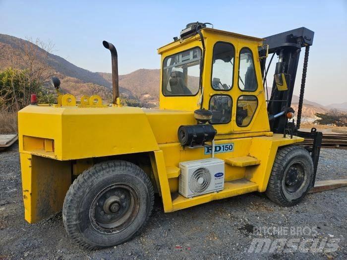 Komatsu FD 150 Lükandmastiga tõstukid