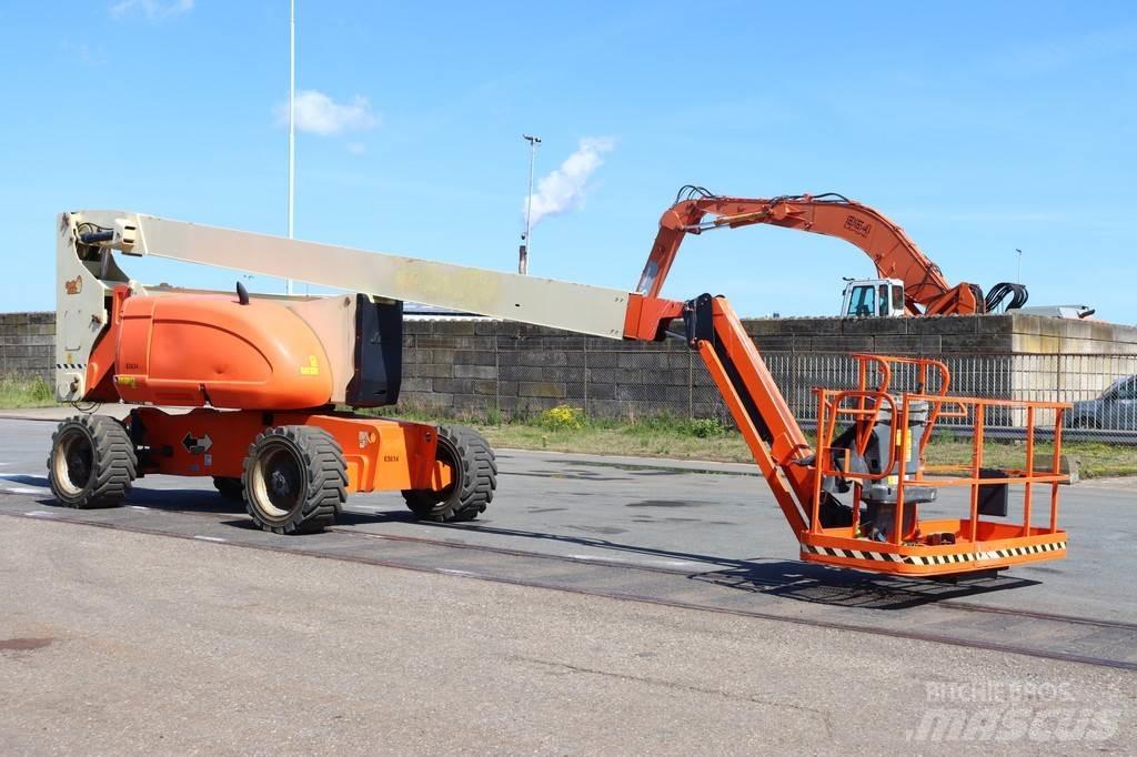 JLG 800AJ Iseliikuvad poomtõstukid