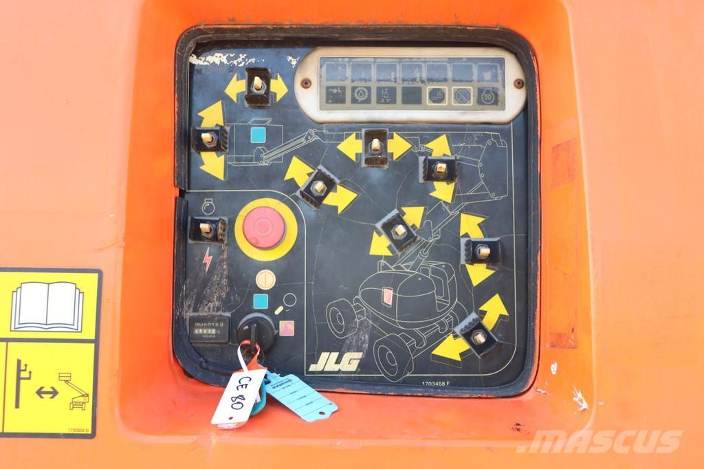 JLG 800AJ Iseliikuvad poomtõstukid