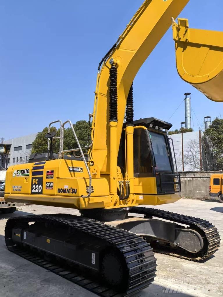 Komatsu PC 220-8 Roomikekskavaatorid
