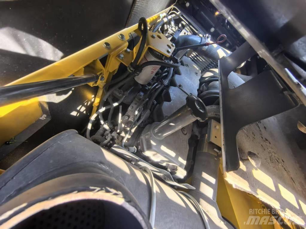 Komatsu PC 220-8 Roomikekskavaatorid