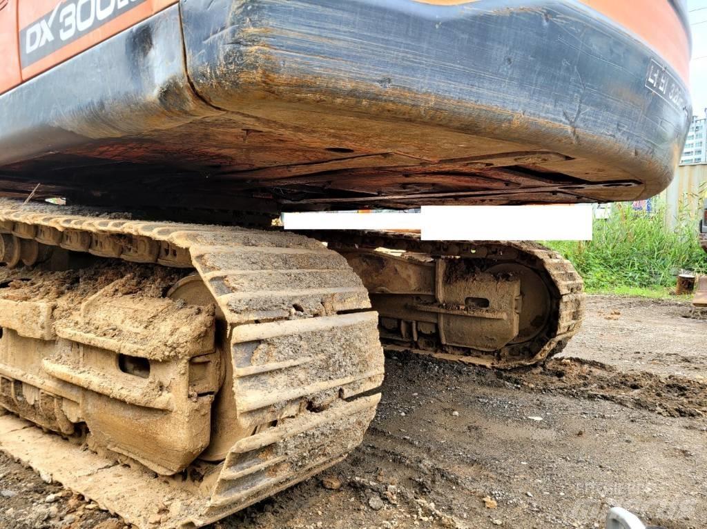 Doosan DX 300 LCA Roomikekskavaatorid