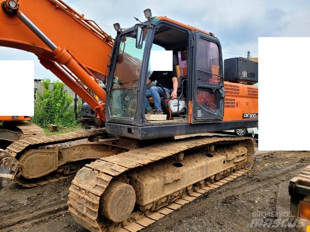 Doosan DX 300 LCA Roomikekskavaatorid