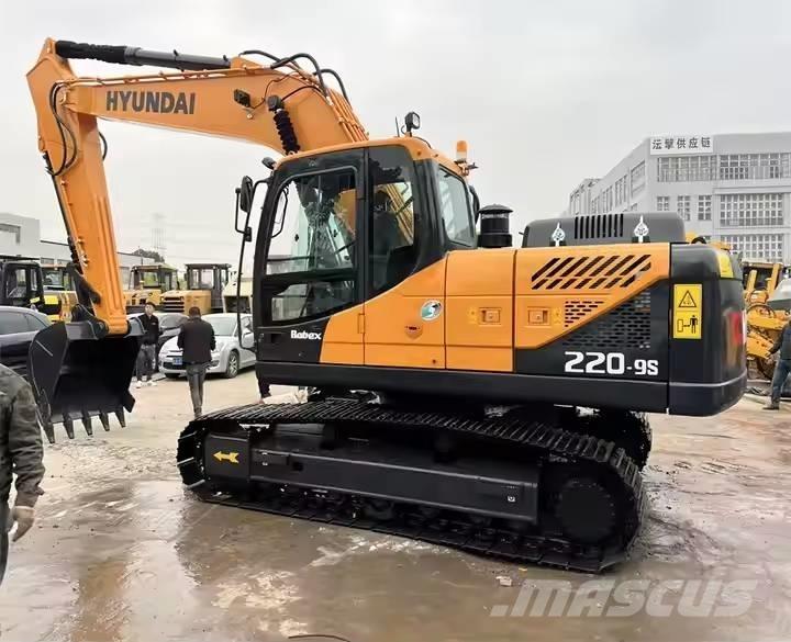 Hyundai R220LC-9S Roomikekskavaatorid