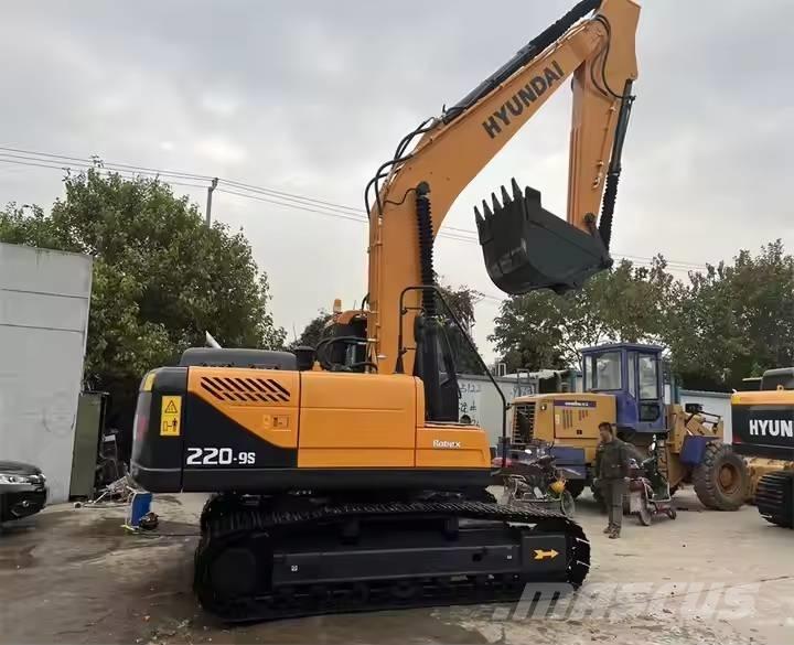 Hyundai R220LC-9S Roomikekskavaatorid