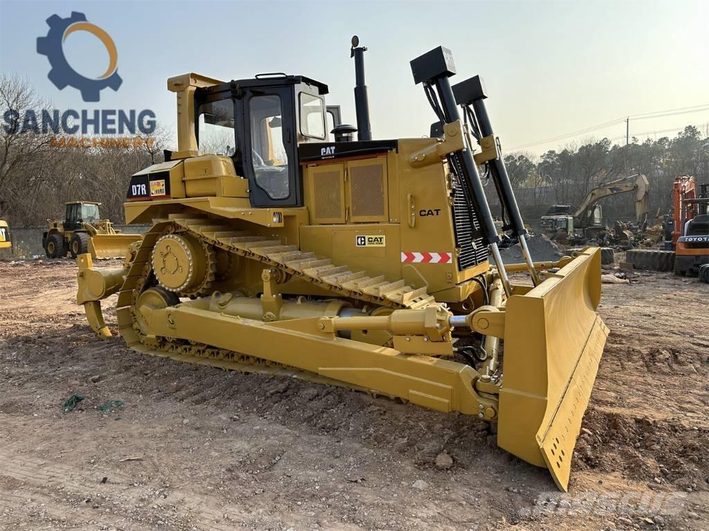 CAT D 7 R Buldooserid