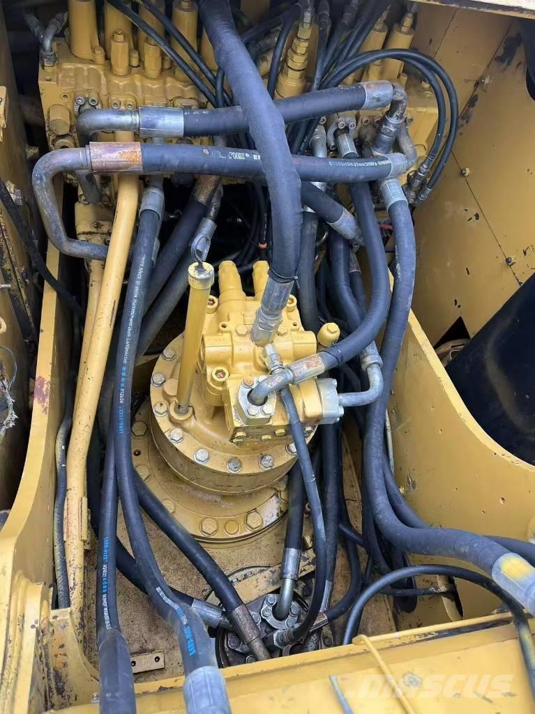 CAT 320 D Roomikekskavaatorid