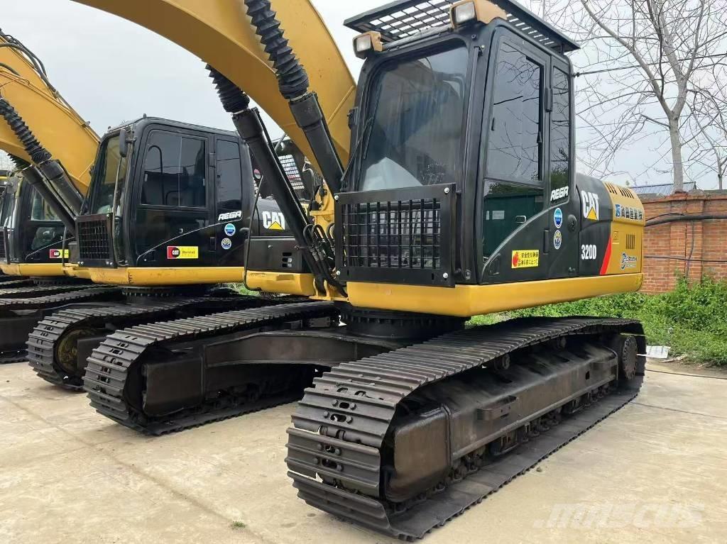 CAT 320 D Roomikekskavaatorid