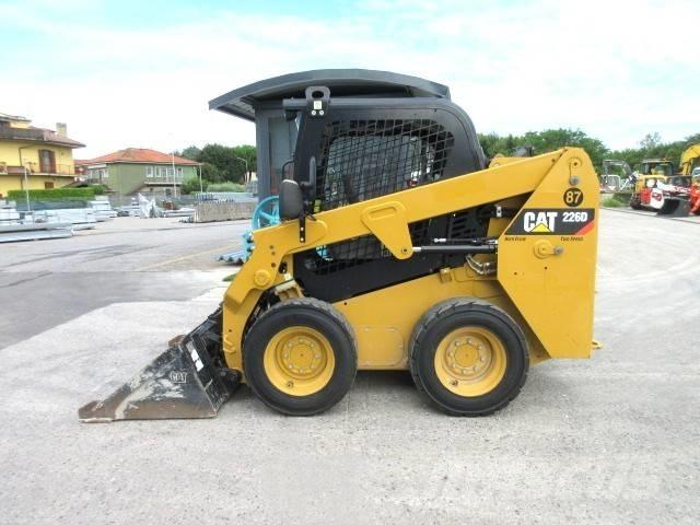 CAT 226 D Kompaktlaadurid