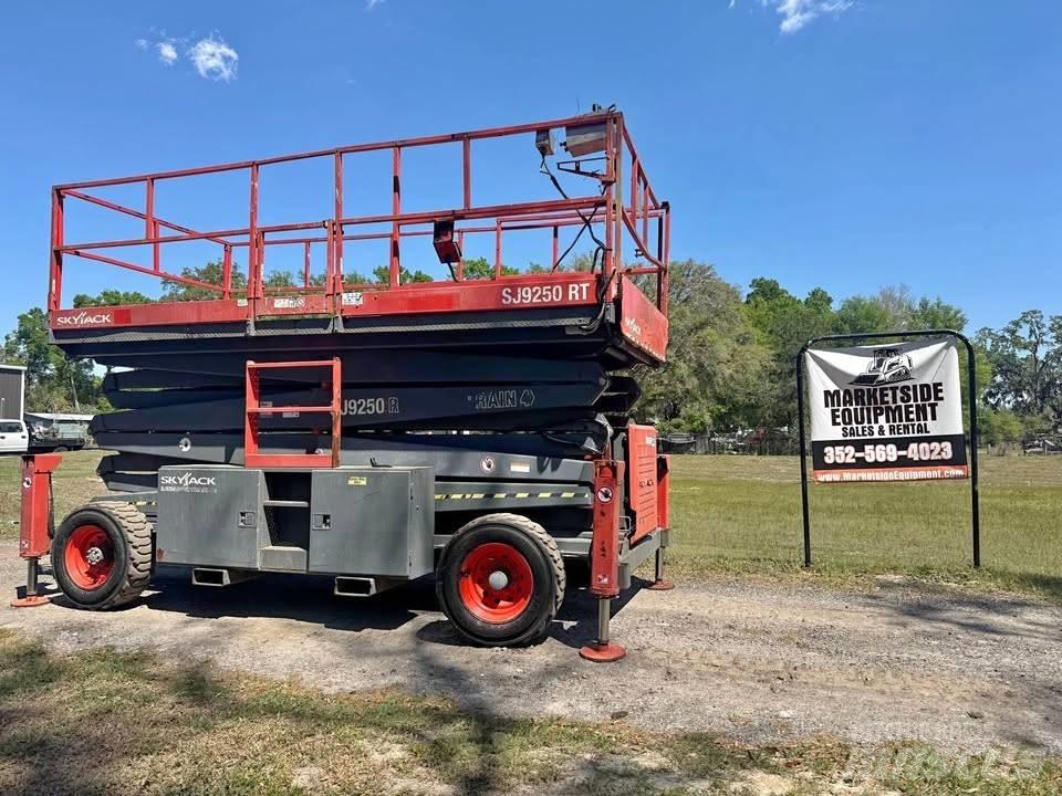 SkyJack SJ 9250 RT Käärtõstukid