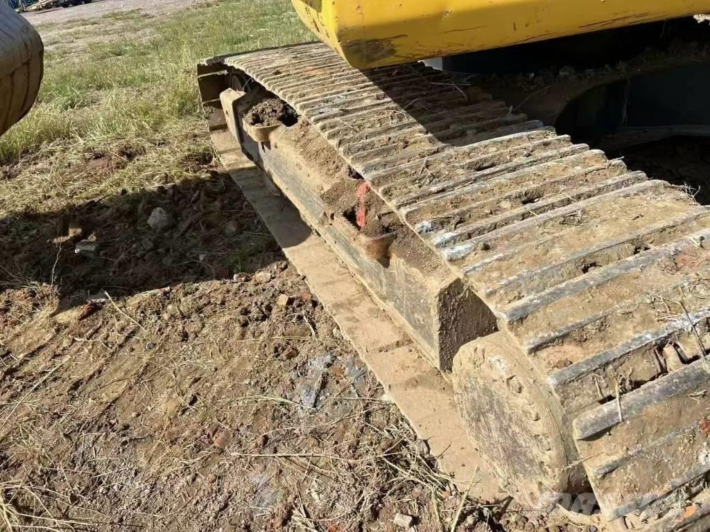 Komatsu PC 200 Roomikekskavaatorid