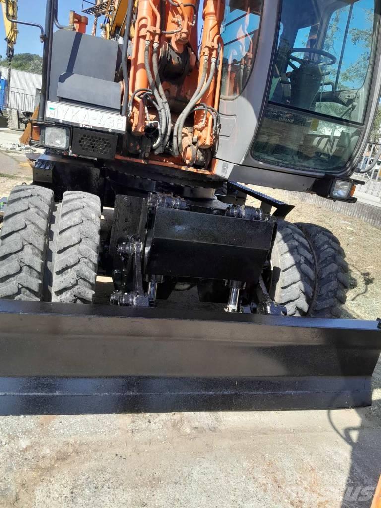 Hitachi ZX 180 W Ratasekskavaatorid