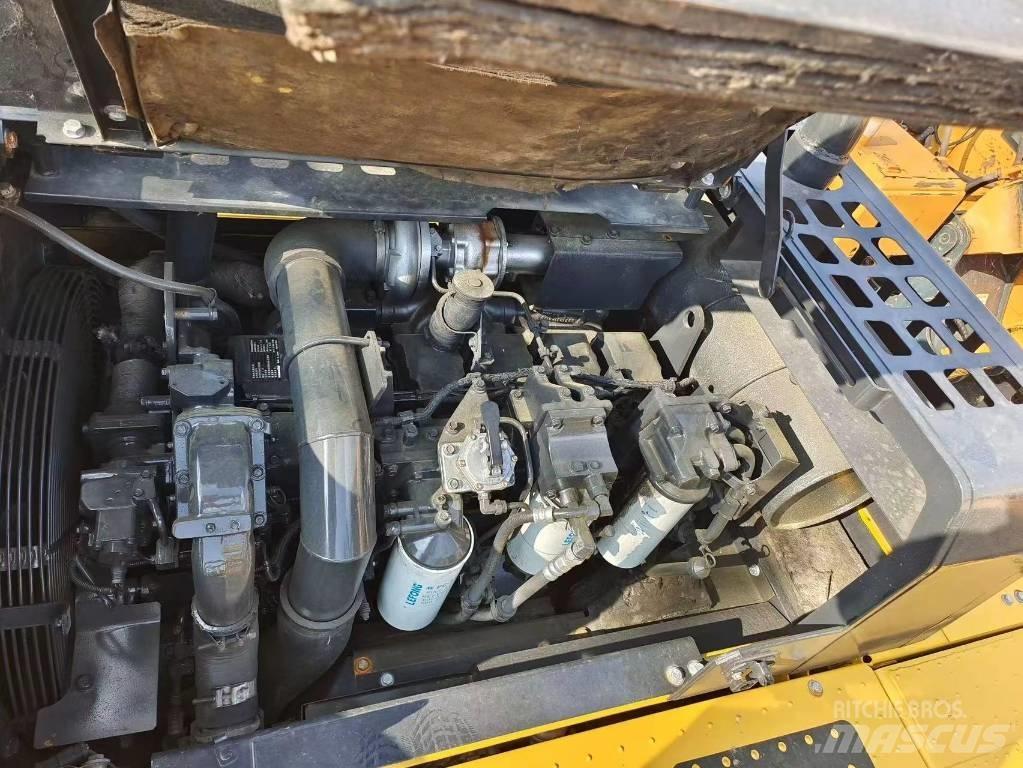 Komatsu PC 400 LC-8 Roomikekskavaatorid