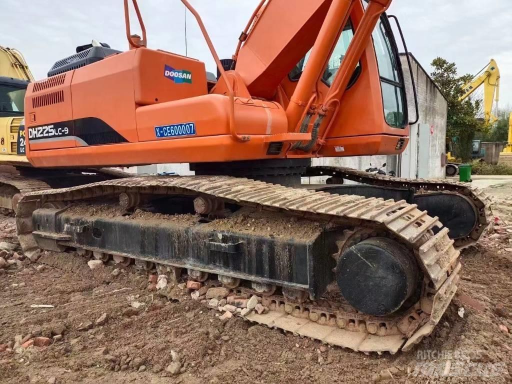 Doosan DX 225LC-9C Roomikekskavaatorid