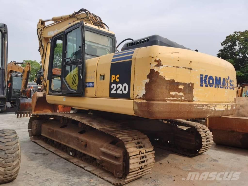 Komatsu PC 220-7 Roomikekskavaatorid