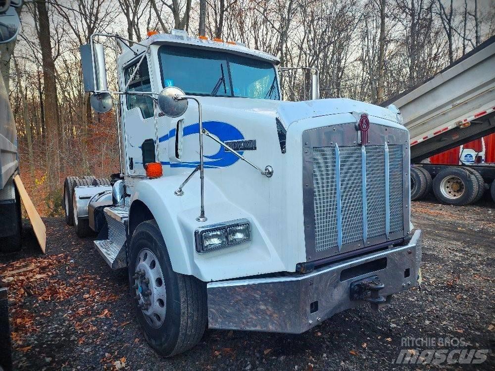 Kenworth T 800 B Sadulveokid