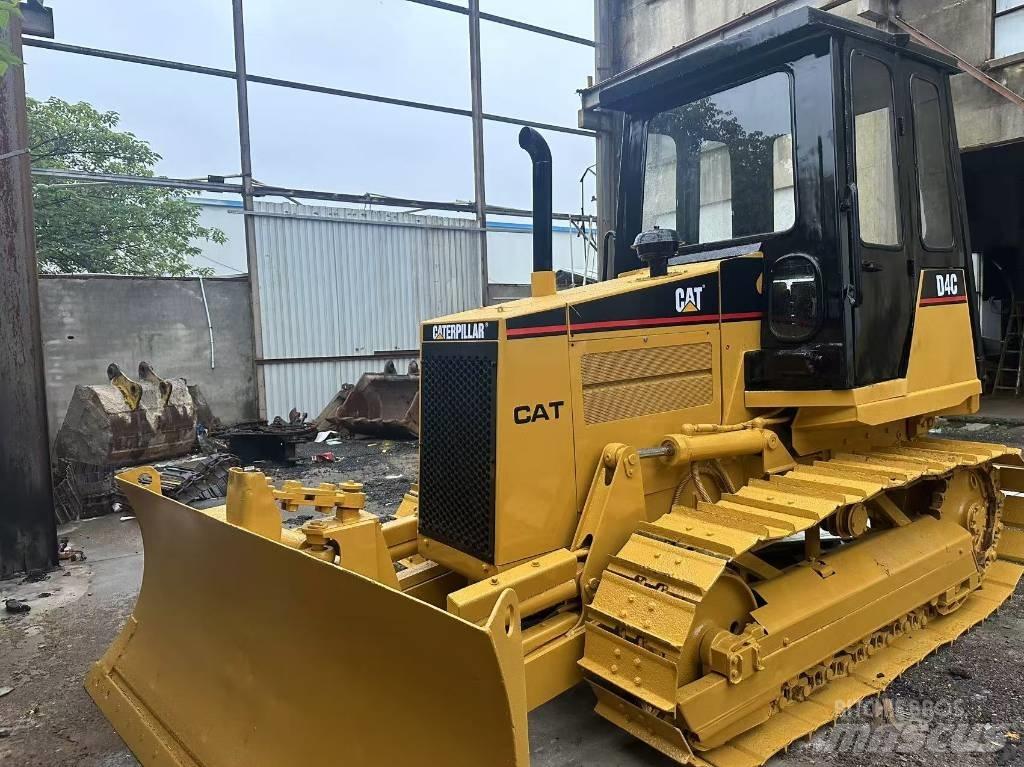 CAT D 4 C Buldooserid