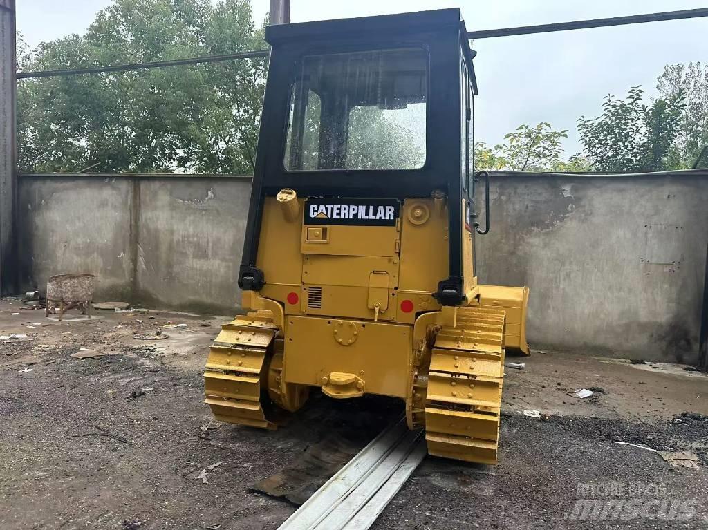 CAT D 4 C Buldooserid