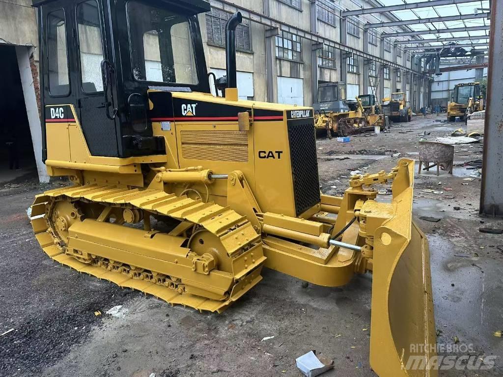 CAT D 4 C Buldooserid