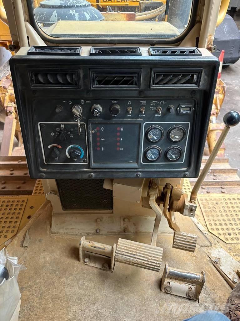 CAT D 6 H II Buldooserid
