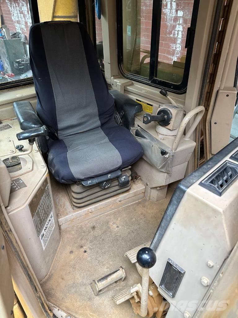 CAT D 6 H II Buldooserid