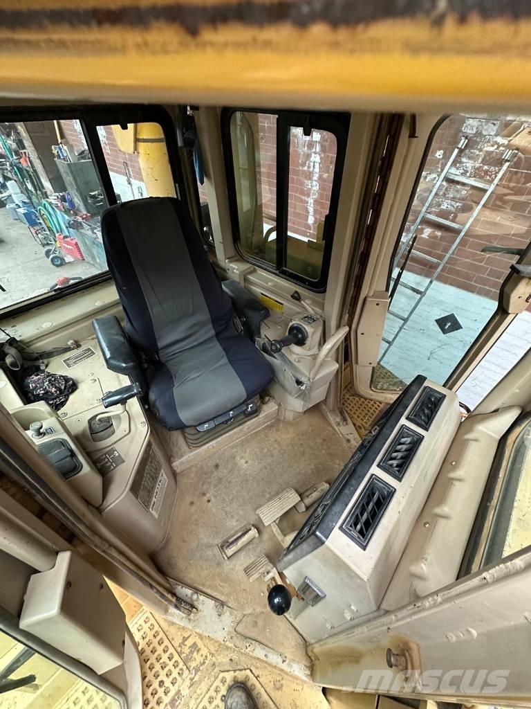 CAT D 6 H II Buldooserid