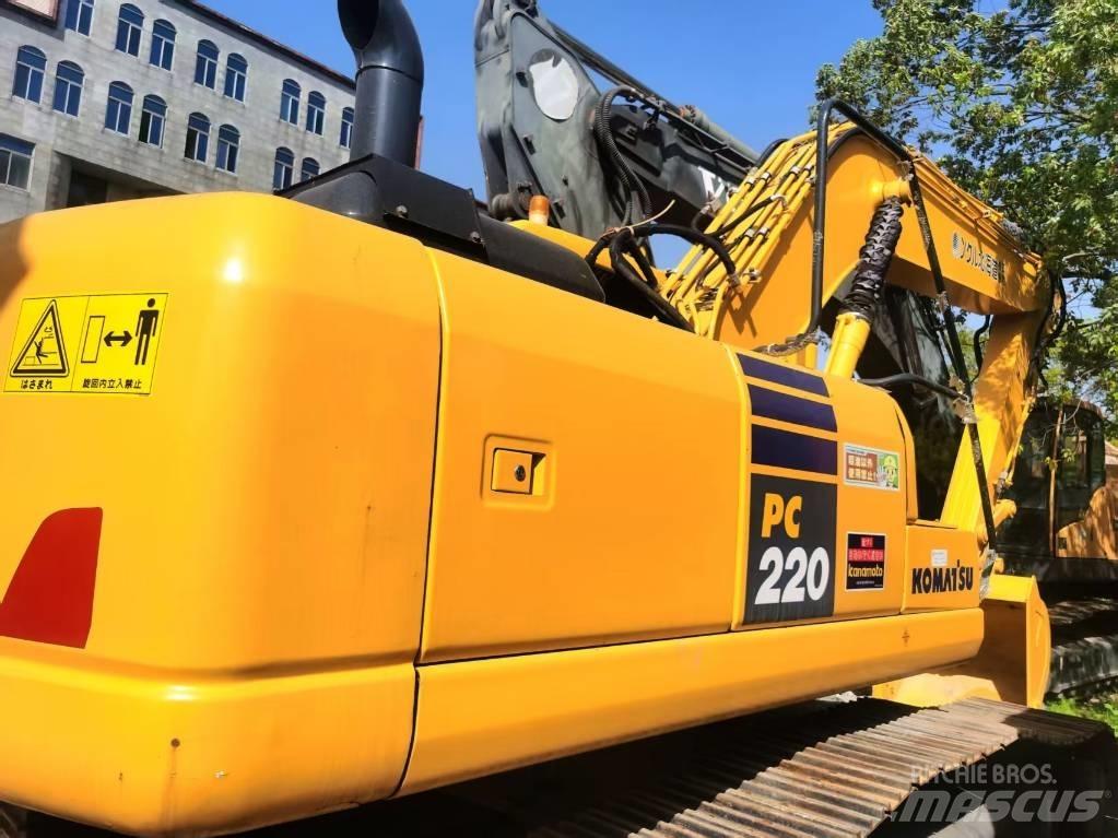 Komatsu PC 220-7 Roomikekskavaatorid