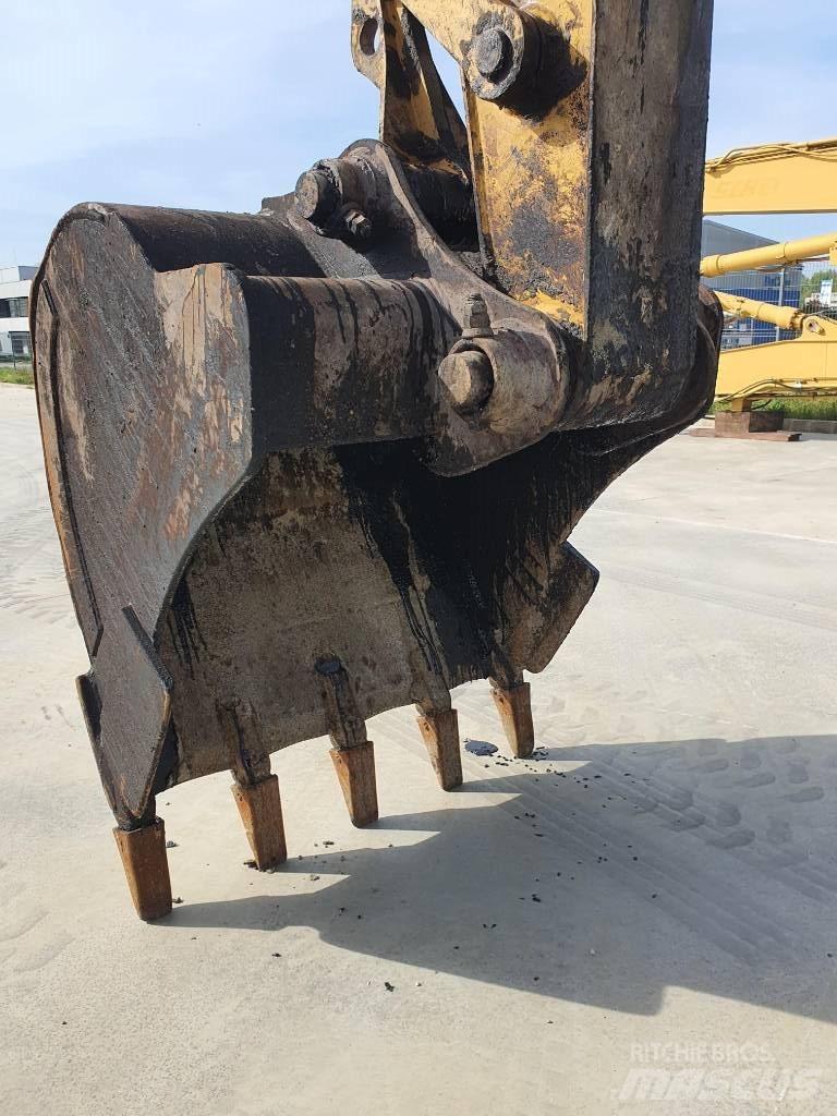 CAT M 318 Ratasekskavaatorid