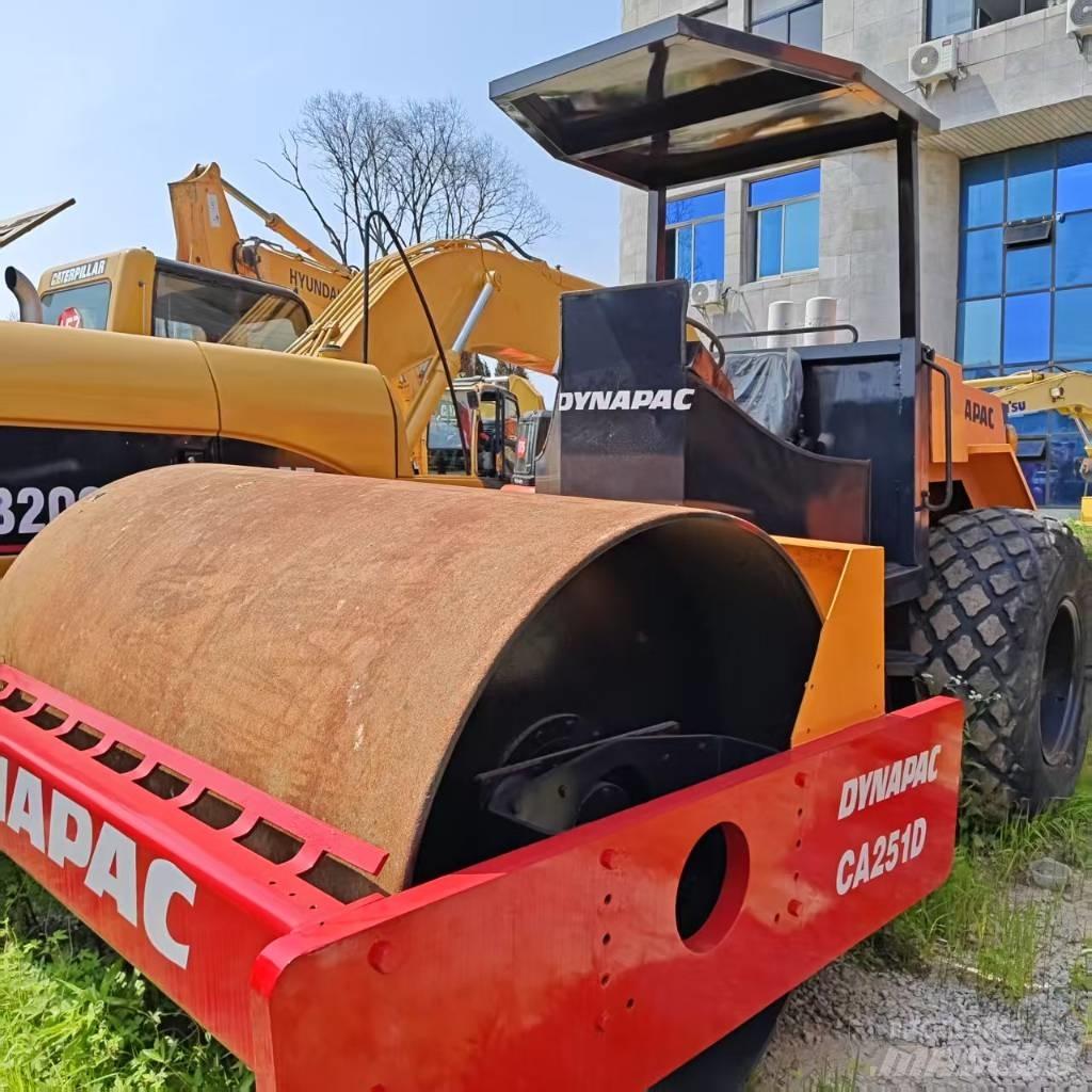 Dynapac CA 251 D Ühe trumliga rullid