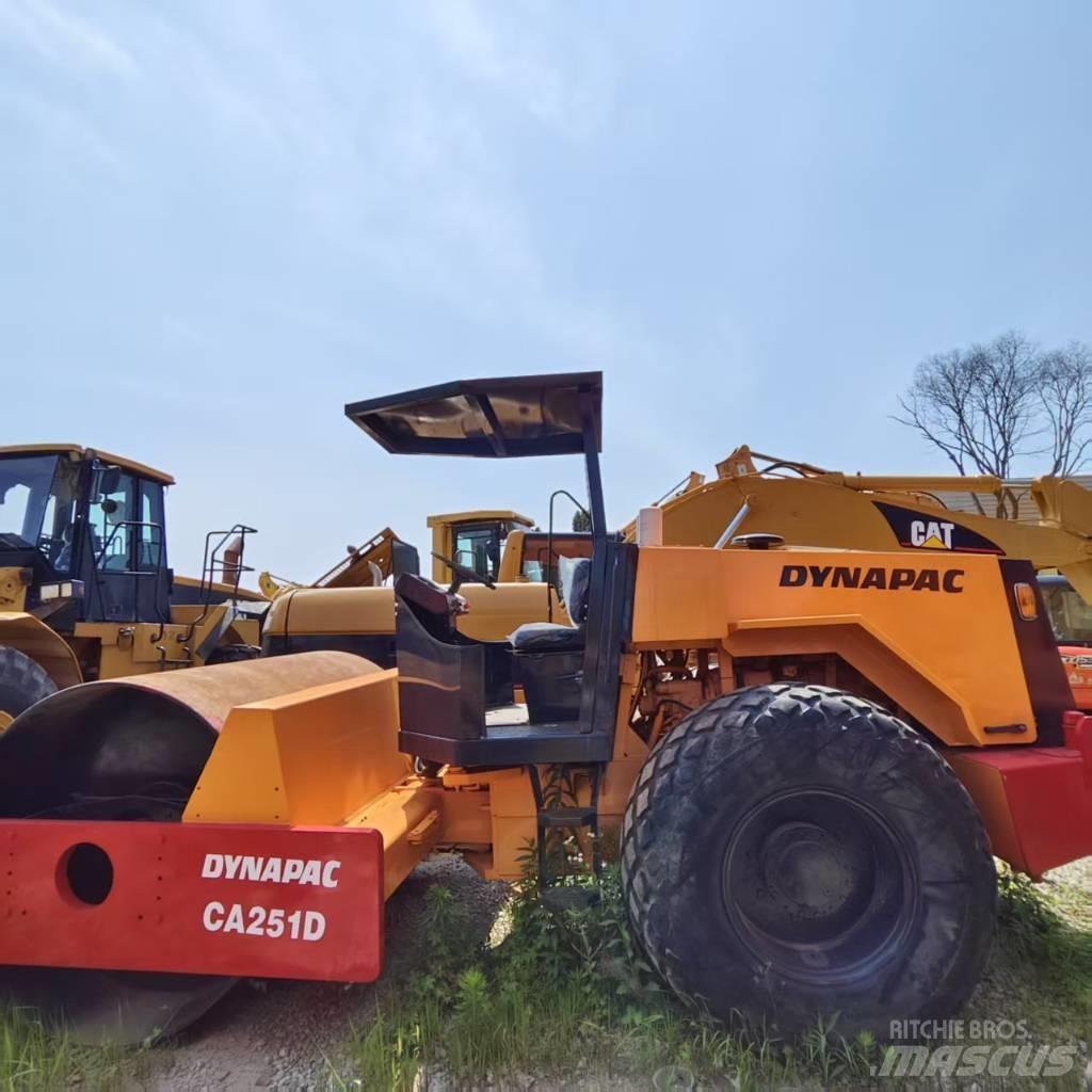 Dynapac CA 251 D Ühe trumliga rullid