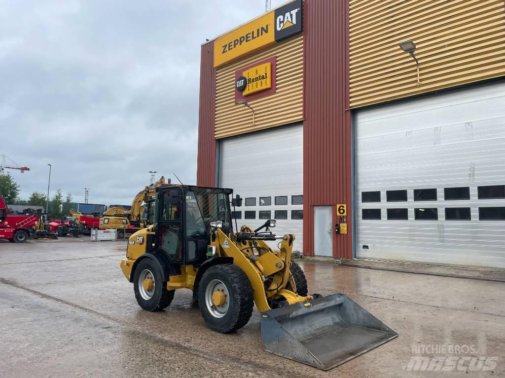 CAT 906 M Rataslaadurid