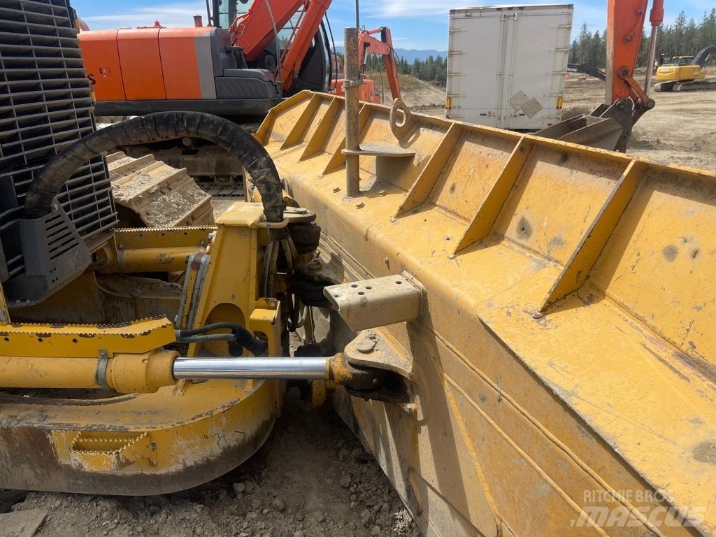 DEERE 750J Buldooserid