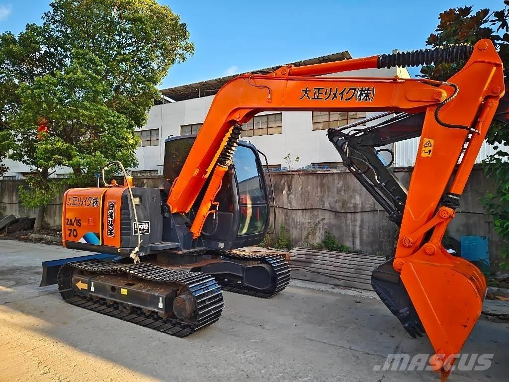 Hitachi ZX 70 Väikeekskavaatorid 7t-12t