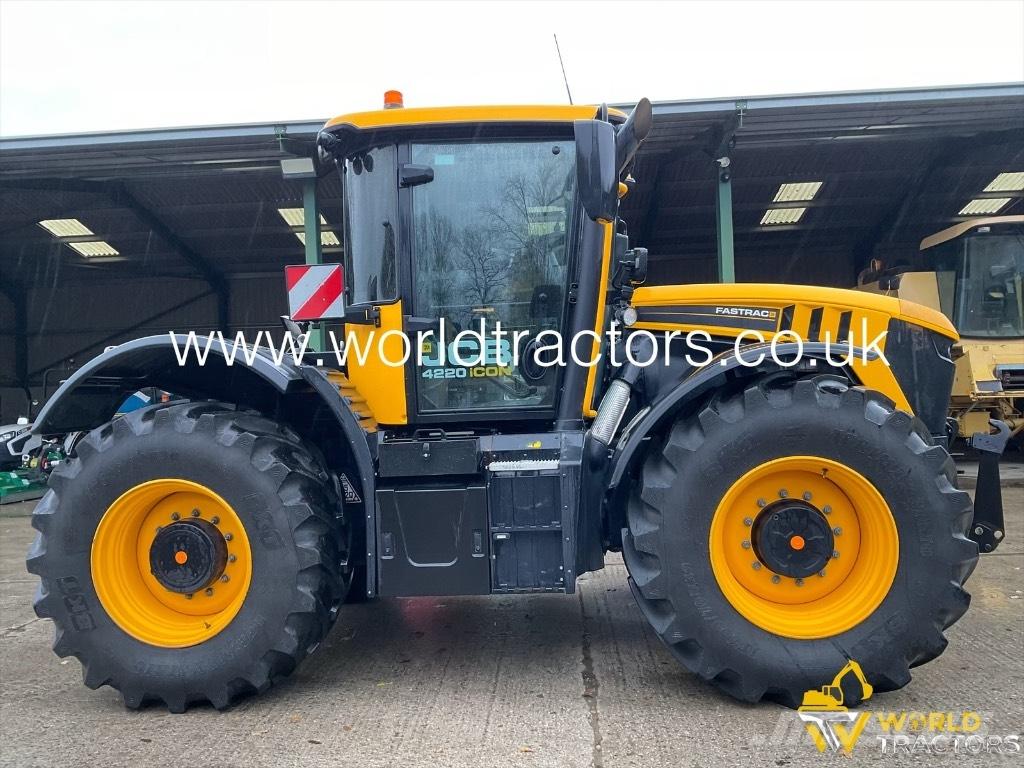 JCB Fastrac 4220 Traktorid