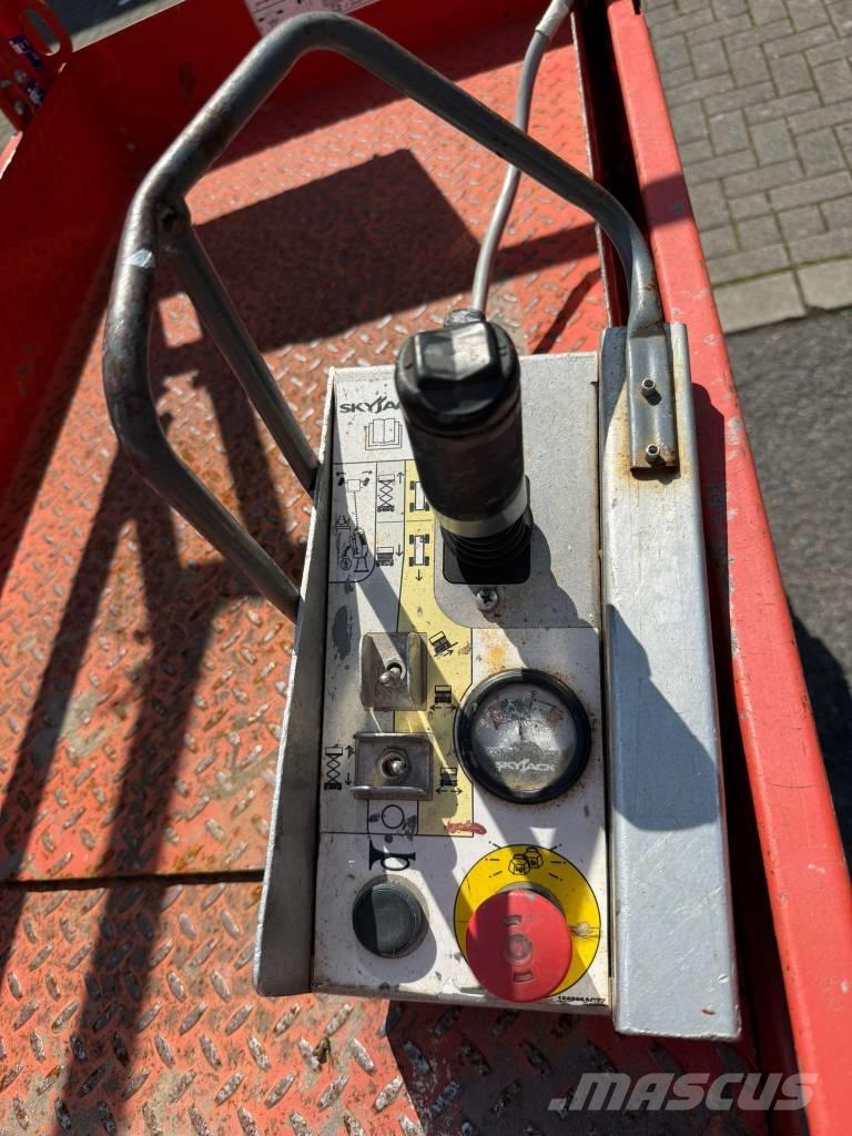 SkyJack SJ 3219 Käärtõstukid
