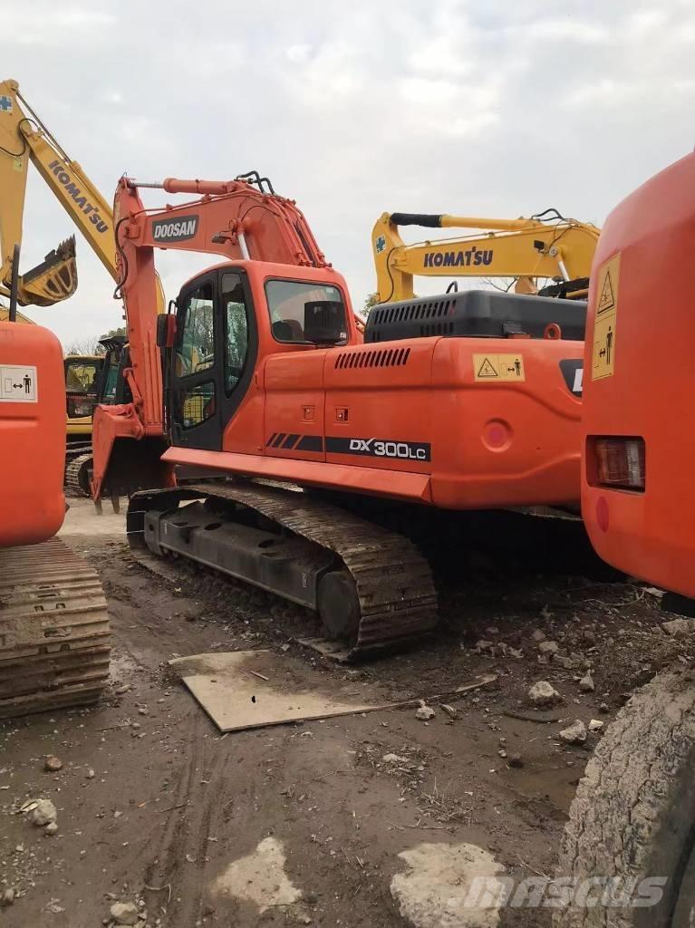 Doosan DX 300 Roomikekskavaatorid
