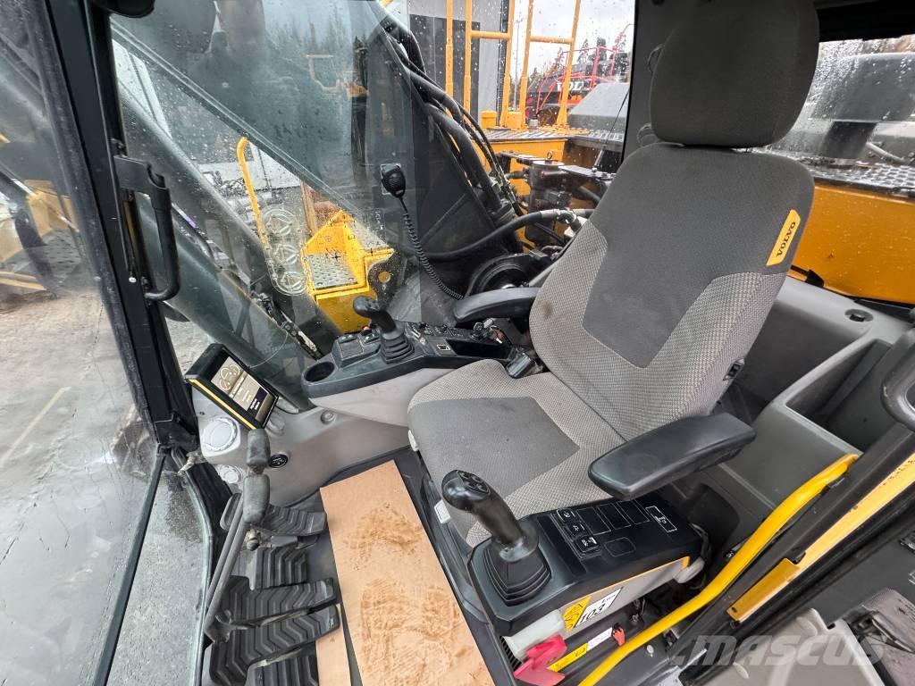 Volvo EC 300 E Roomikekskavaatorid