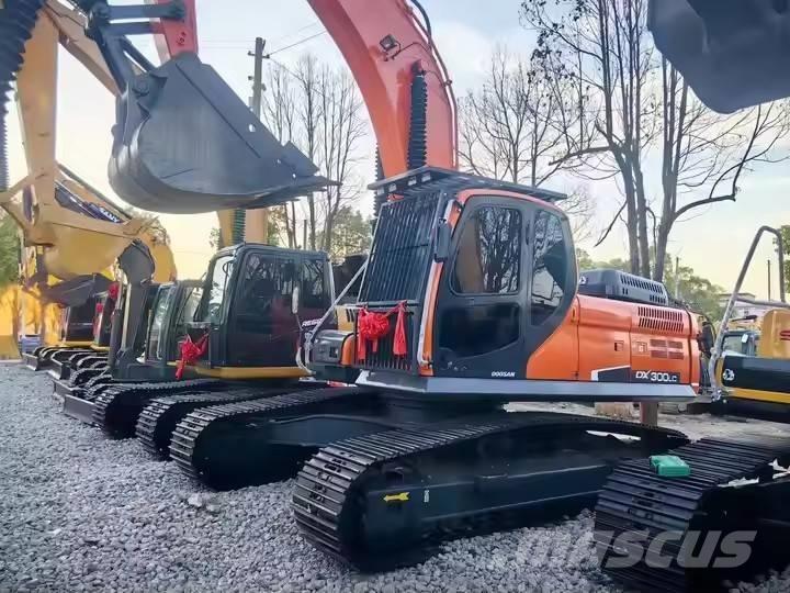Doosan DX 300 LC Roomikekskavaatorid