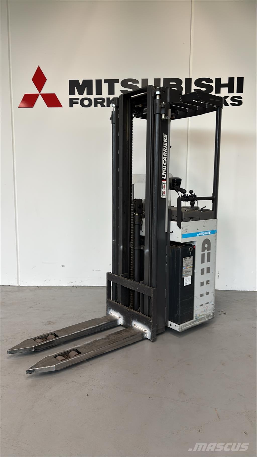 Atlet A160 Platvormiga virnastajad