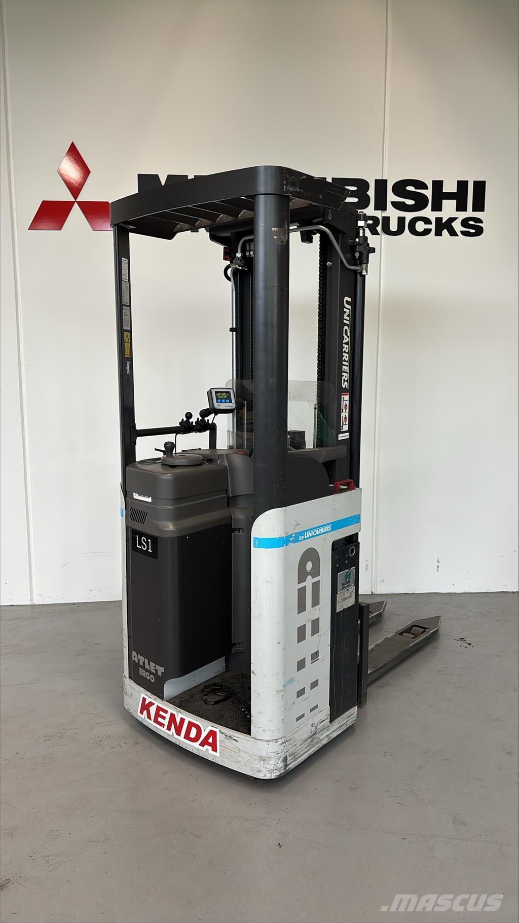 Atlet A160 Platvormiga virnastajad