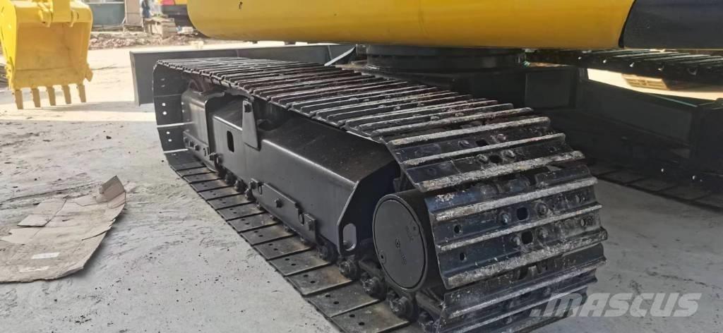 Komatsu 56-7 Roomikekskavaatorid