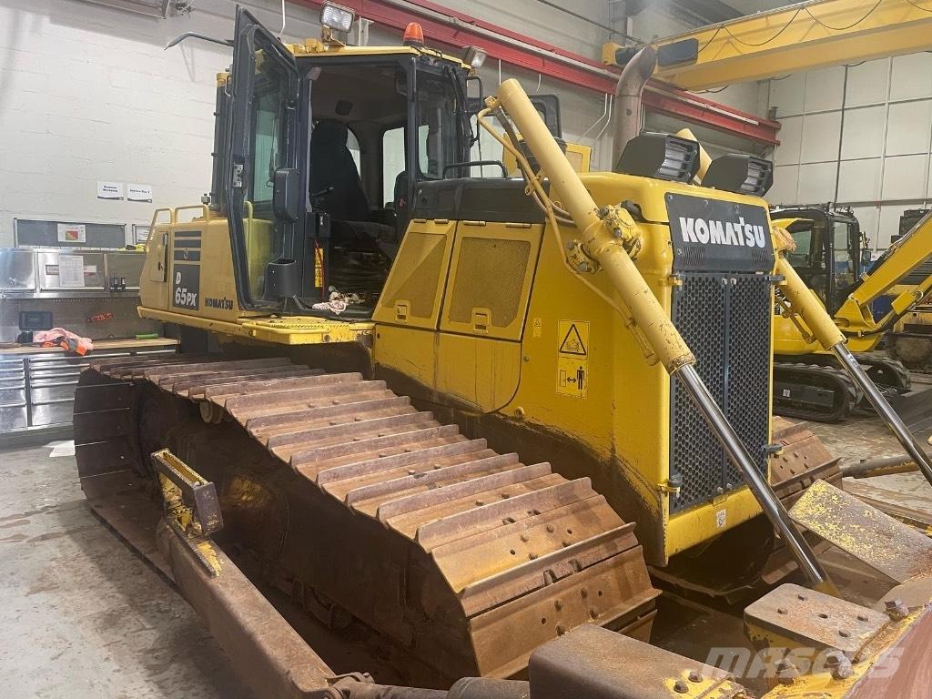 Komatsu D 65 PX-18 Buldooserid