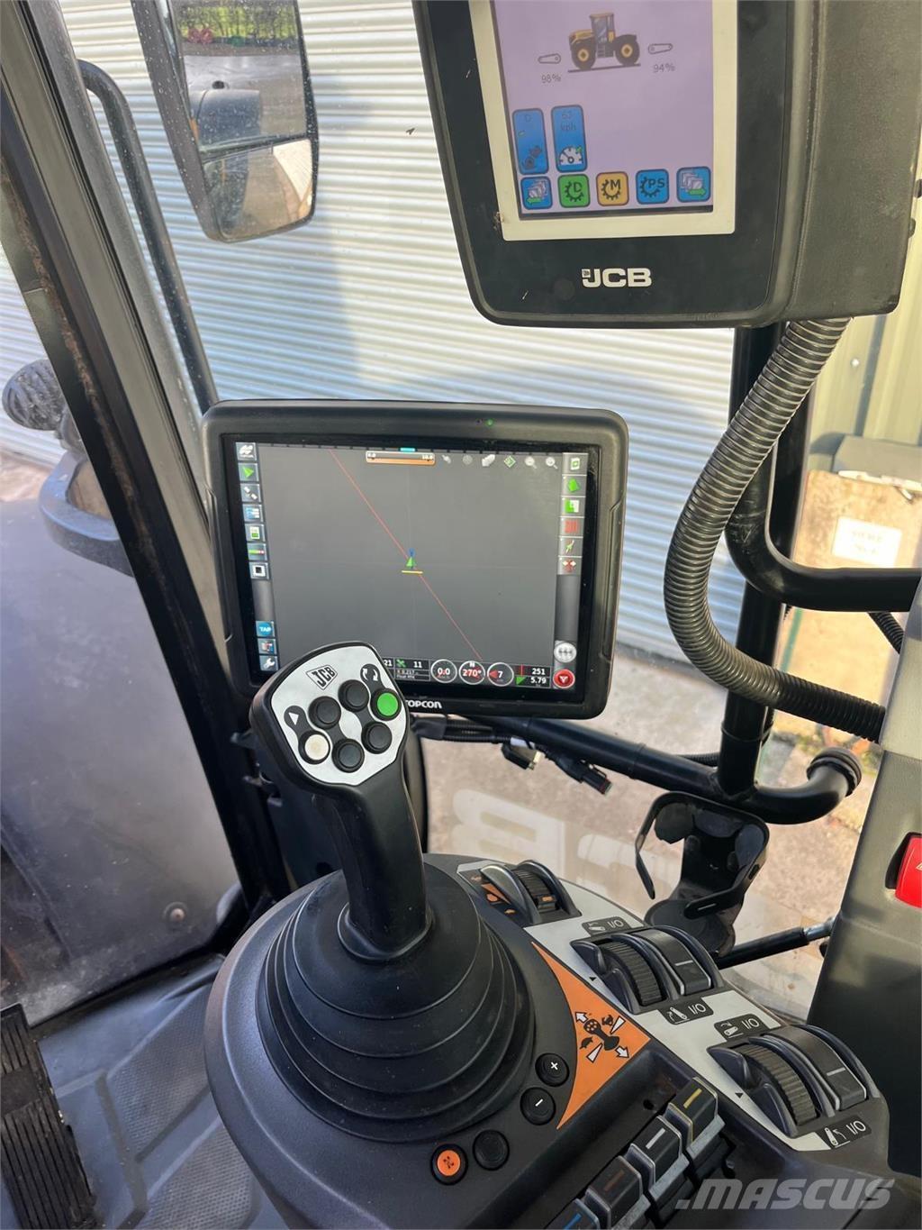 JCB Fastrac 4220 Traktorid