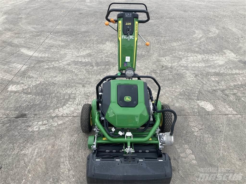 John Deere 225 E-cut Taga jalutatavad niidukid