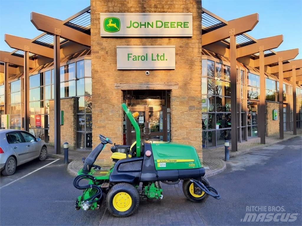 John Deere 7200 Taga jalutatavad niidukid