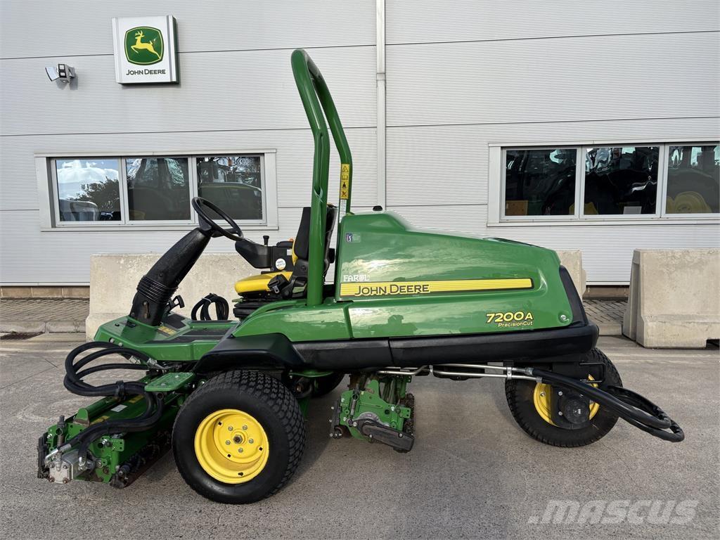 John Deere 7200A Taga jalutatavad niidukid