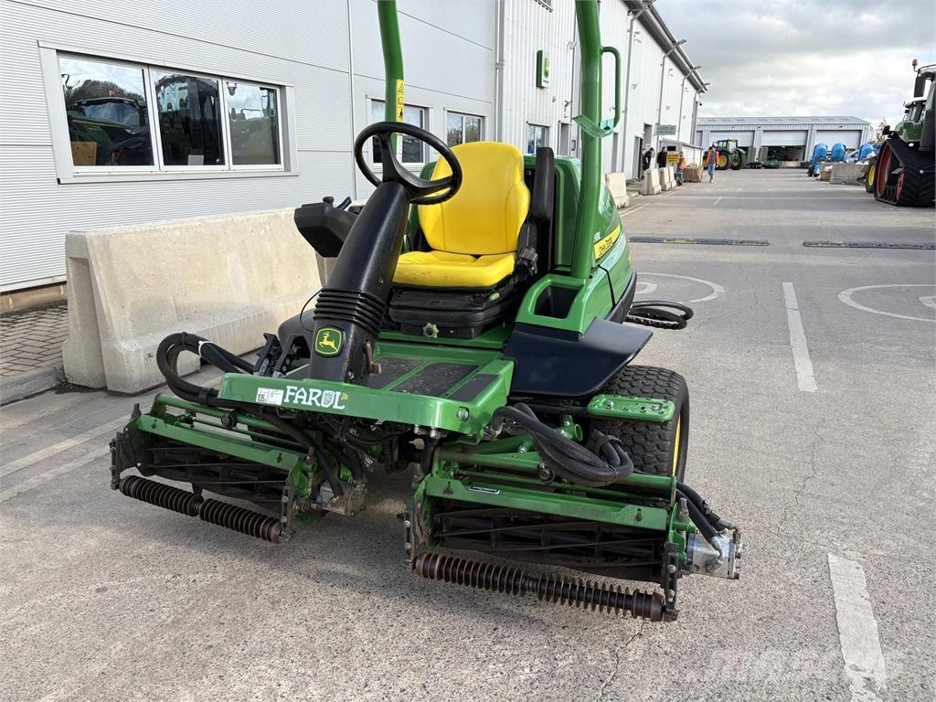 John Deere 7200A Taga jalutatavad niidukid
