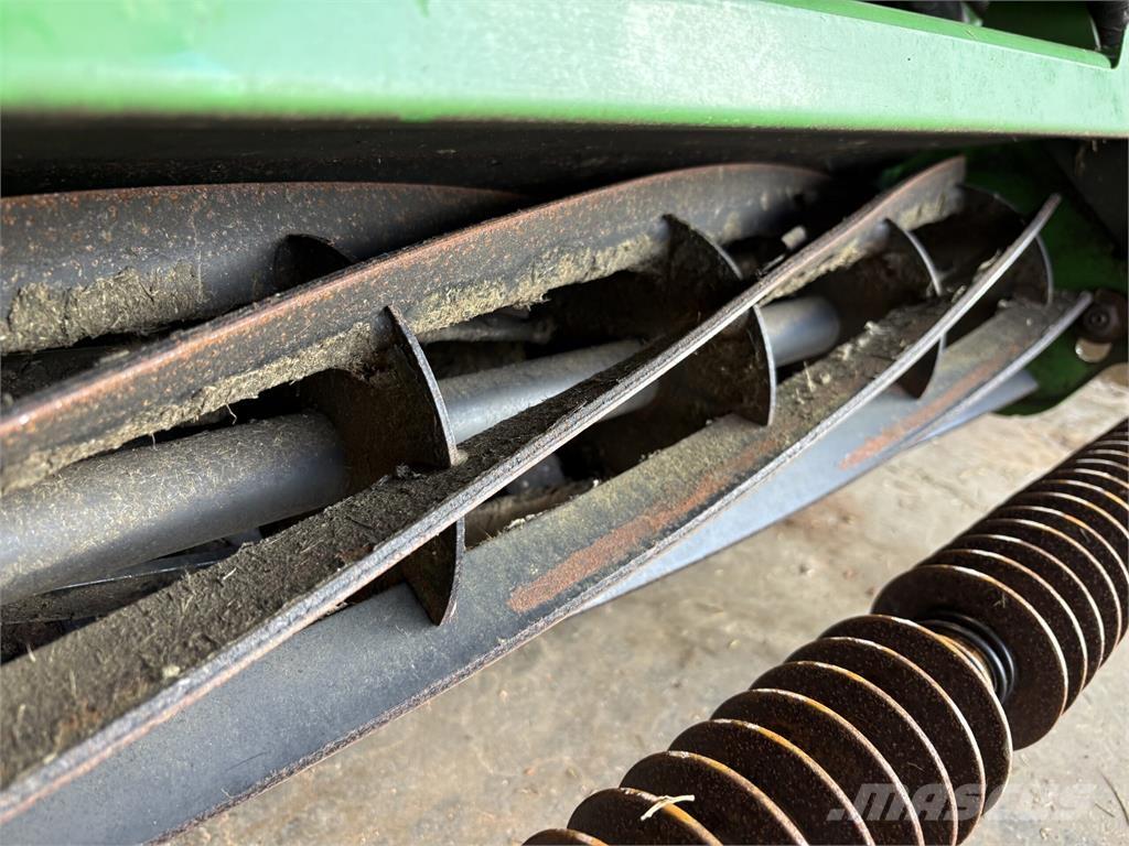 John Deere 7200A Taga jalutatavad niidukid